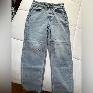 American Eagle Stretch Straight Leg Mom Jean